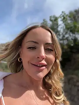 Show modela EmaSalis na web-kameri