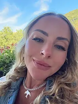 EmaSalis webcam show