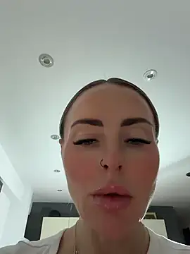 EmaSalis webcam show