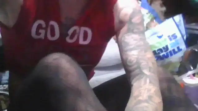 הופעת וובקאם של mommyslittlefemboy
