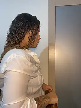 Show de naughty_curly69 na webcam