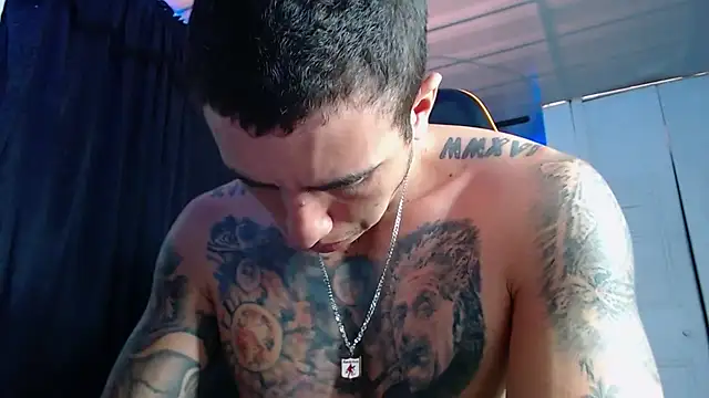 Adam_Hudsondn Live chat-huone