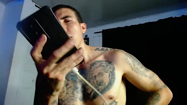 Adam_Hudsondn Webbikameraesitys