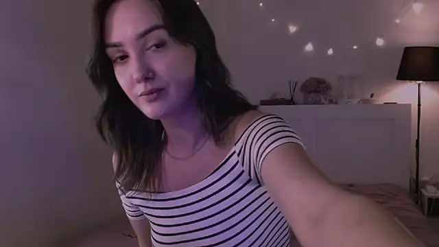 LilyFarey Pertunjukan Webcam