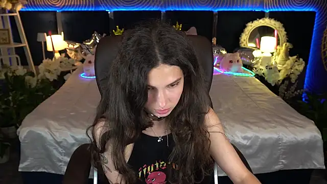 BabyFlowerr Adlı Modelin Canlı XXX Sohbeti