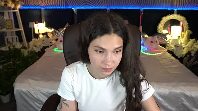 BabyFlowerr Adlı Modelin Canlı XXX Sohbeti