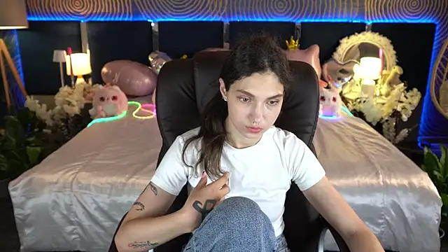 BabyFlowerr Шоу с уебкамера