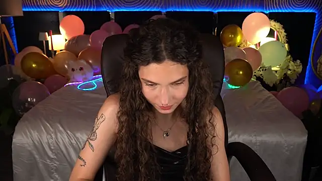BabyFlowerr: διαδικτυακό σόου στην κάμερα
