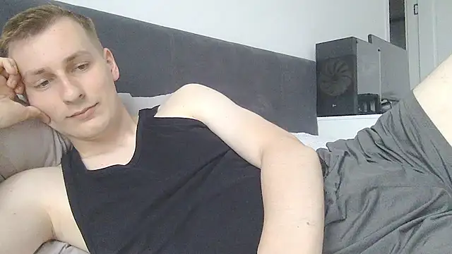 your_andy: διαδικτυακό σόου στην κάμερα
