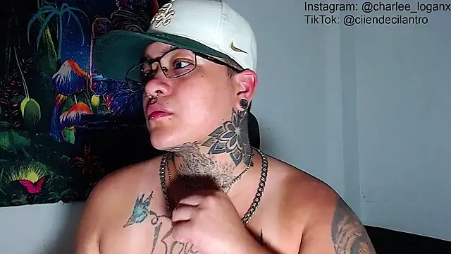 Chatroom XXX en direct de Techno_420_