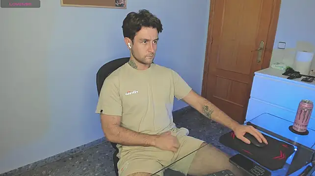 HonestAndrew Show in webcam