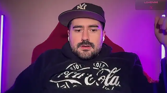 Show modela DominantTheo na web-kameri