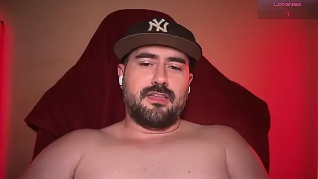 DominantTheo Show in webcam