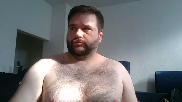 musculardaddybear89 Show in webcam