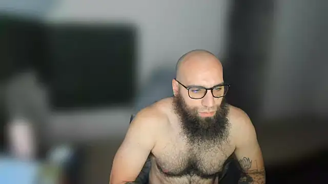 MastaWolfy: διαδικτυακό σόου στην κάμερα