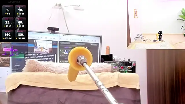 Paulina_Davis_ Show in webcam