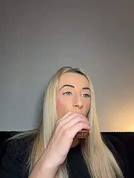 Strongqueen 网络视讯表演