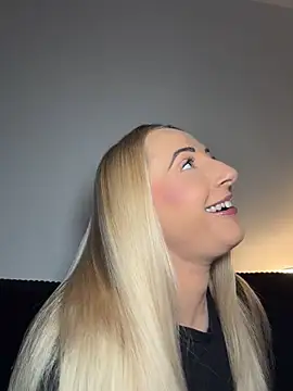 הופעת וובקאם של Strongqueen