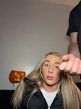 Pertunjukan Kamera Web Strongqueen