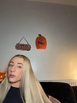 Strongqueen webcam show