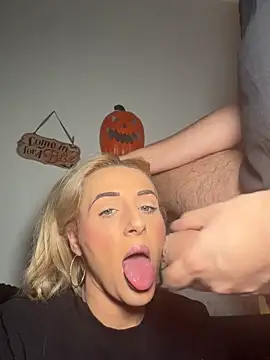 הופעת וובקאם של Strongqueen