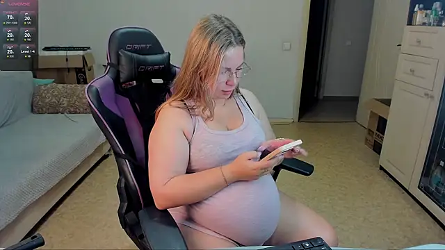 Pregnantariana's Webcam Show