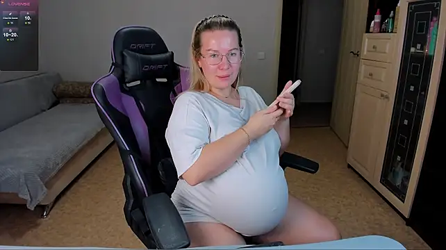 แชท XXX สดของ Pregnantariana