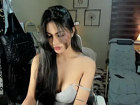 EternityBanks Show in webcam