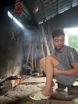 Naughty___asian: διαδικτυακό σόου στην κάμερα