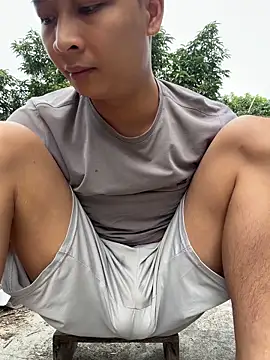 Naughty___asian: διαδικτυακό σόου στην κάμερα