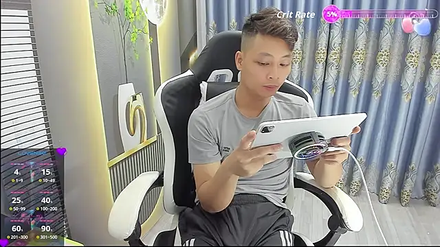 Naughty___asian's Webcam Show