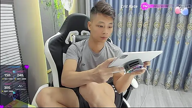 Naughty___asian 在線直播表演