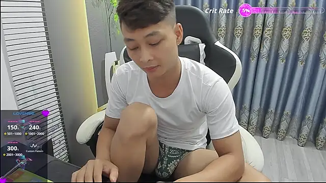Show modela Naughty___asian na web-kameri