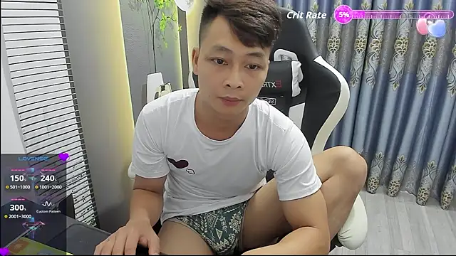 Pokazy przed kamerką – Naughty___asian