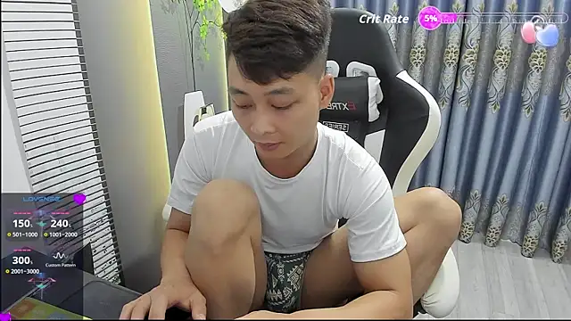 Naughty___asian 网络视讯表演