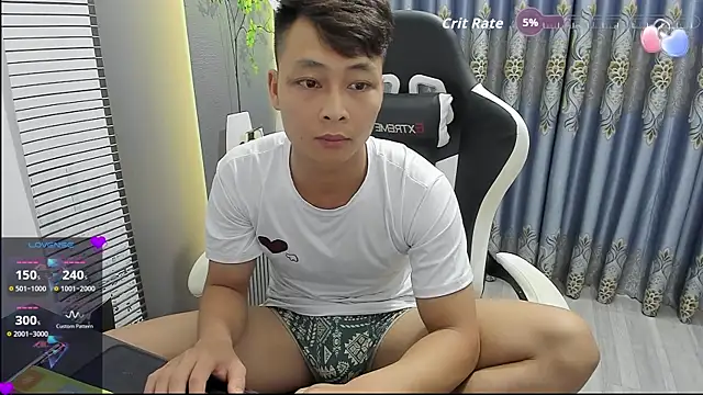 Pokazy przed kamerką – Naughty___asian