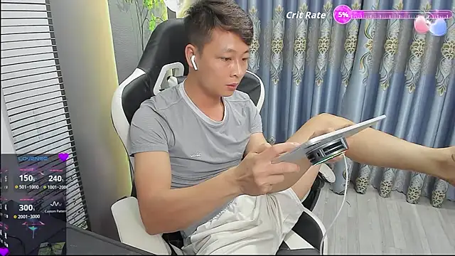 Naughty___asian Pertunjukan Webcam
