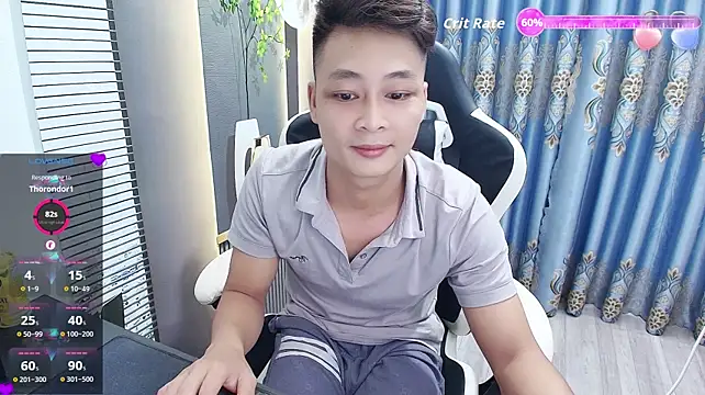Naughty___asian: διαδικτυακό σόου στην κάμερα