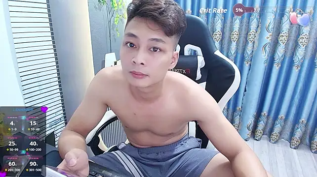 Naughty___asian: διαδικτυακό σόου στην κάμερα