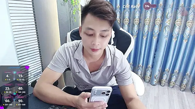 הופעת וובקאם של Naughty___asian