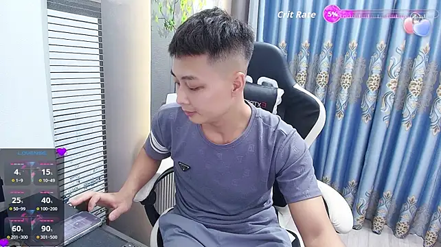 Naughty___asianのウェブカメラショー