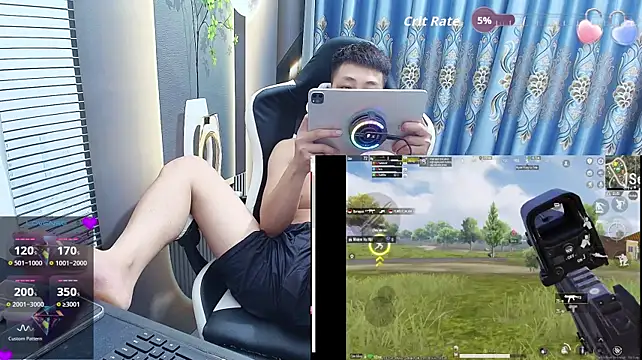 Naughty___asian: διαδικτυακό σόου στην κάμερα