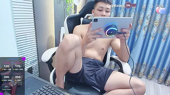 Naughty___asian Adlı Modelin Web Kamerası Şovu