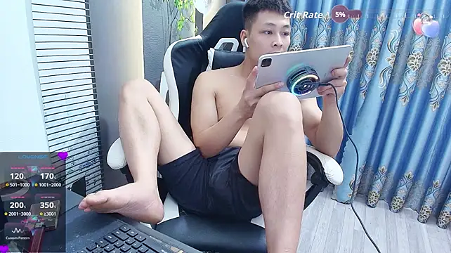 Naughty___asian 在線直播表演