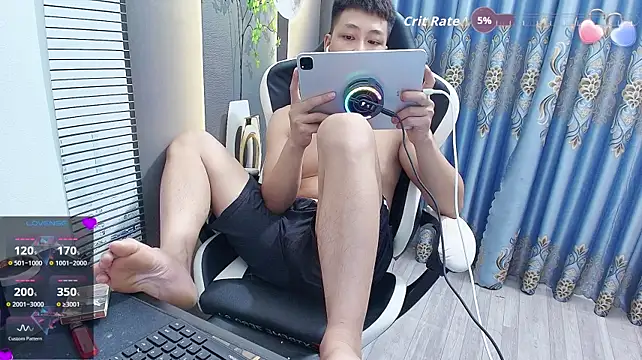 Naughty___asianのウェブカメラショー