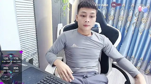 הופעת וובקאם של Naughty___asian