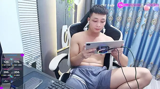 Pokazy przed kamerką – Naughty___asian