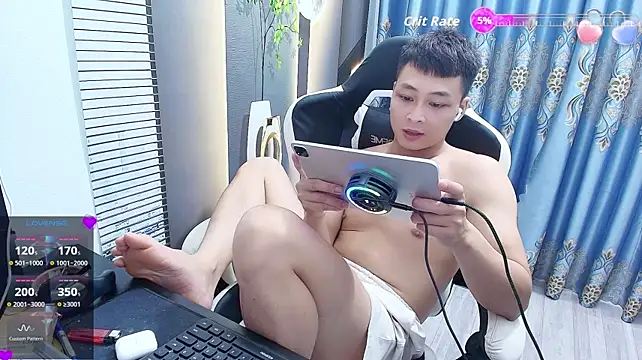 Naughty___asian Show Webcam