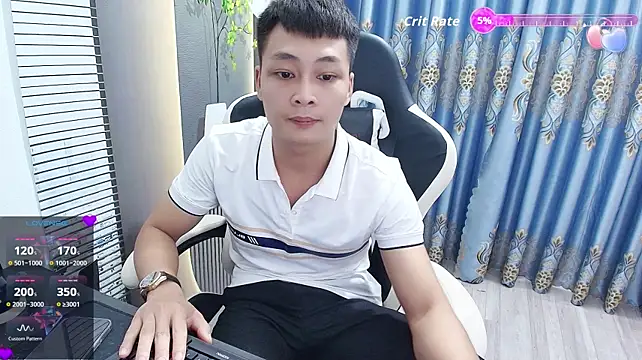 Naughty___asianのウェブカメラショー