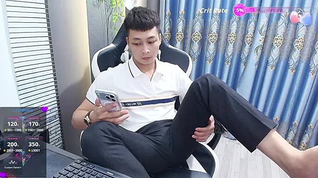 Naughty___asian Show Webcam